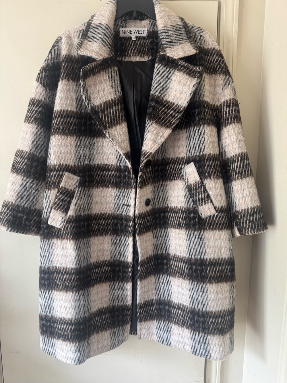 Nine West Black & White Plaid Wool-Blend coat. Worn twice. Excellent condition.